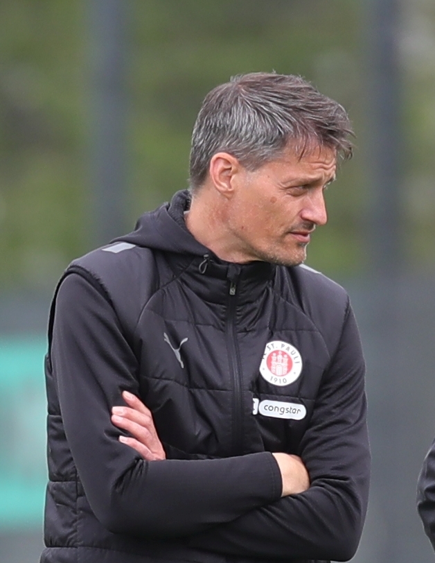 Borussia Mönchengladbach appoint Alexander Blessin as head coach on deal through 2028