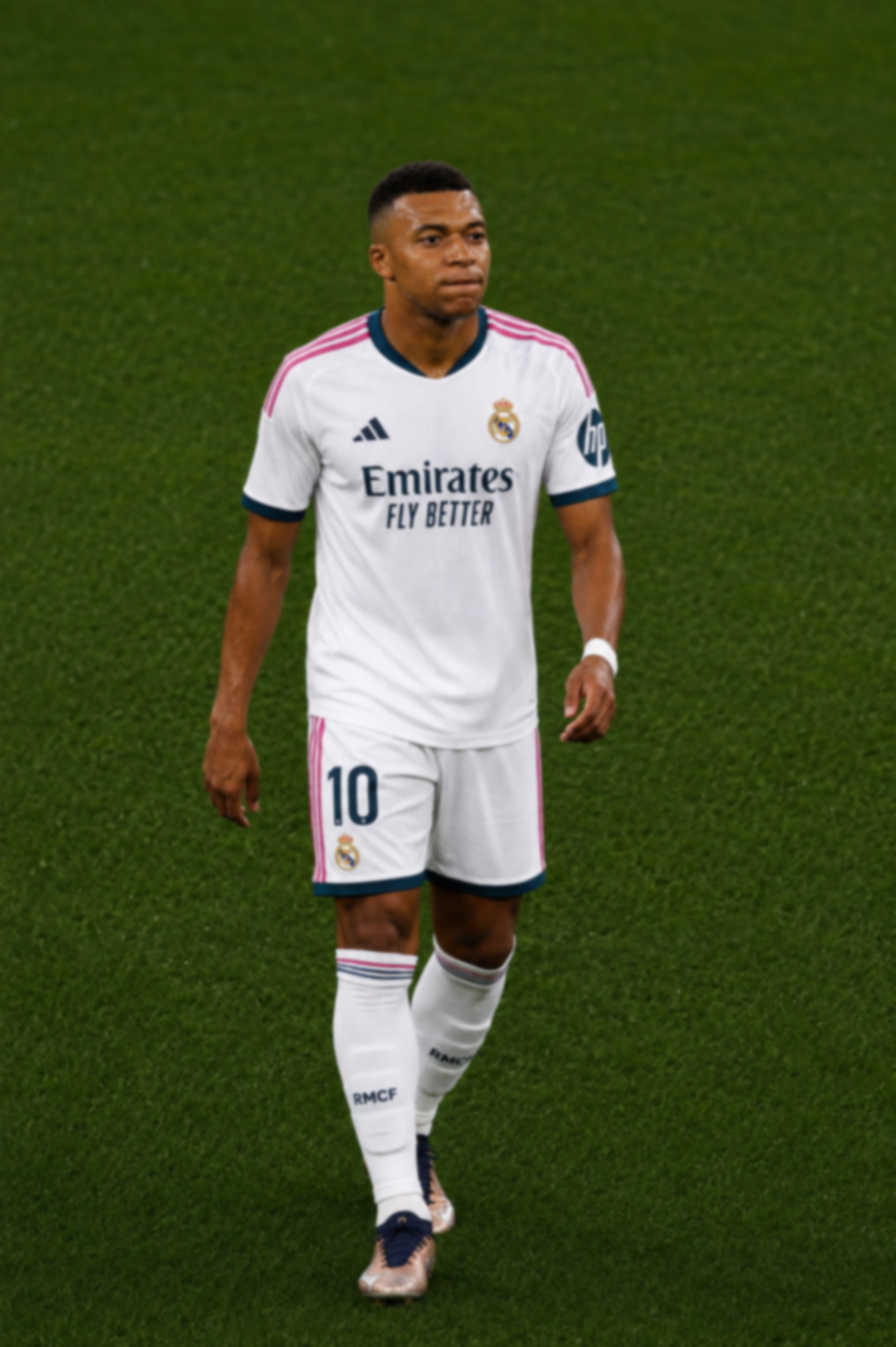 Real Madrid Confirm Mbappé Knee Hyperextension: Two Weeks Out, Clásico in Sight