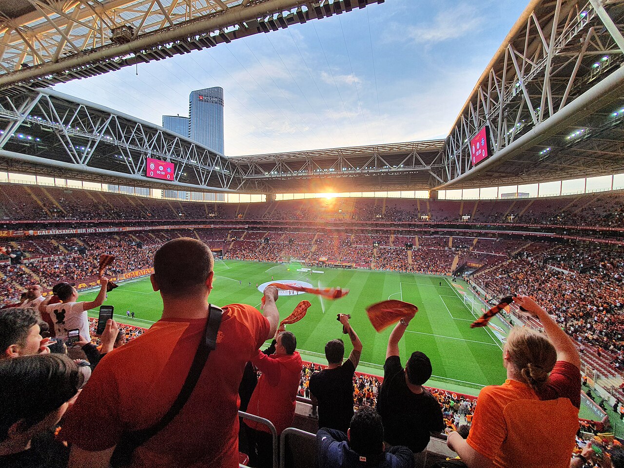 Wilfried Singo: Galatasaray set October return as thigh injury timeline slips again